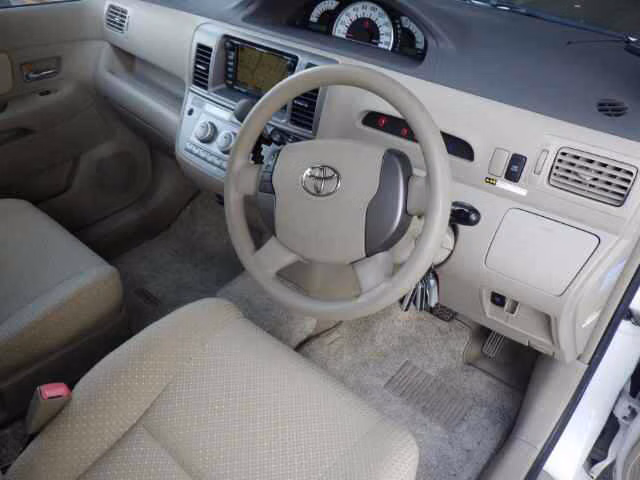 TOYOTA RAUM