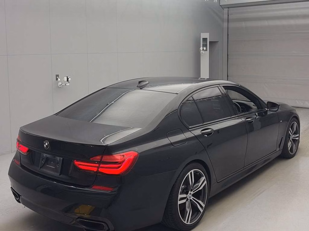 BMW 7-SERIES