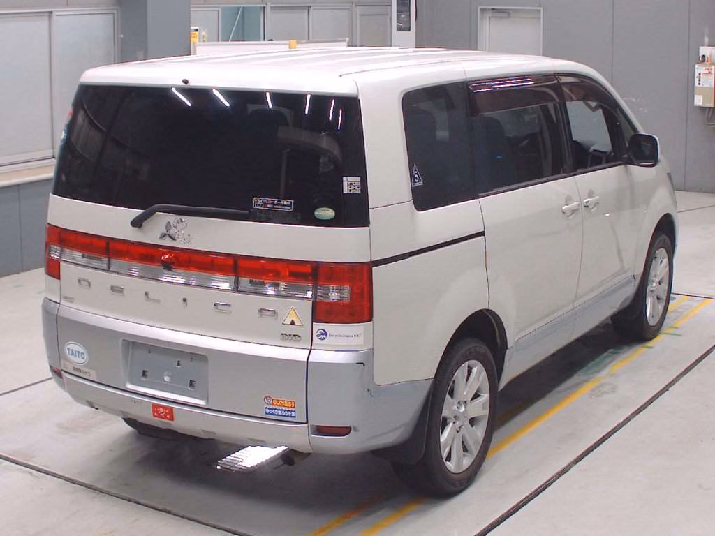 MITSUBISHI DELICA D:5