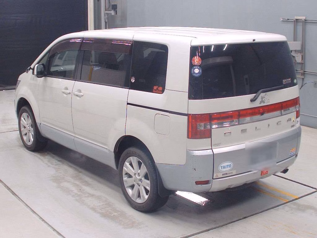 MITSUBISHI DELICA D:5