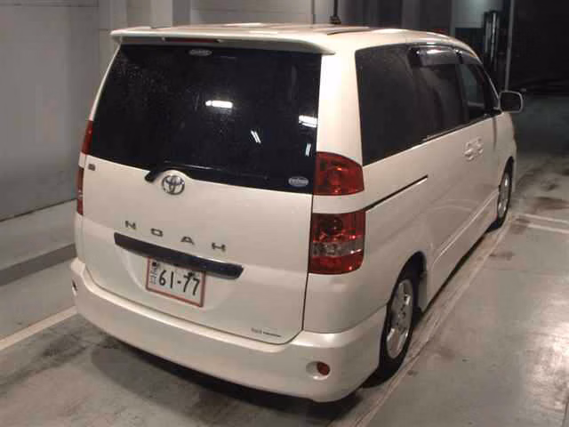 TOYOTA NOAH