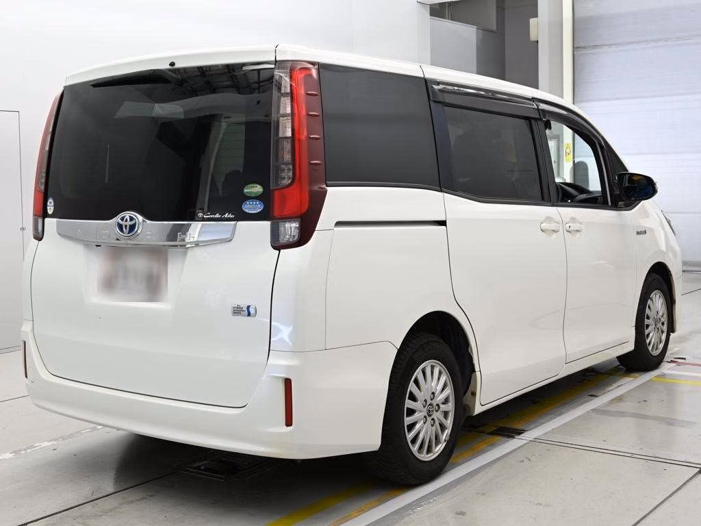 TOYOTA NOAH