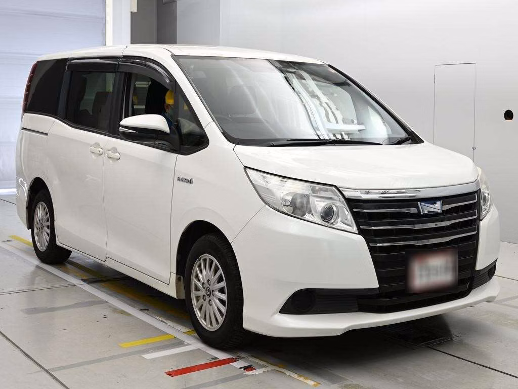 TOYOTA NOAH