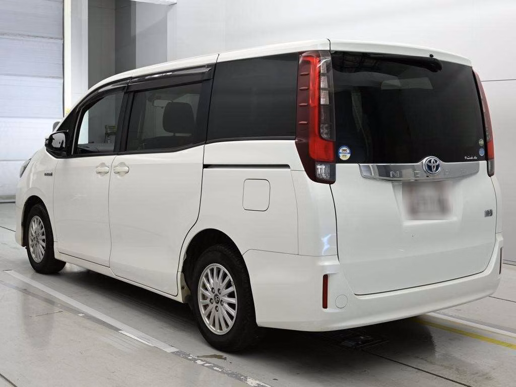 TOYOTA NOAH