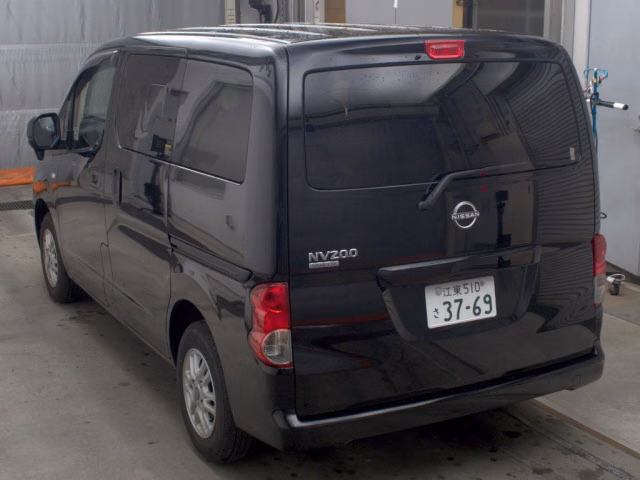NISSAN NV200
