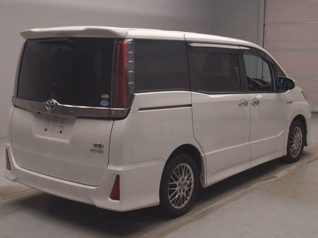 TOYOTA NOAH