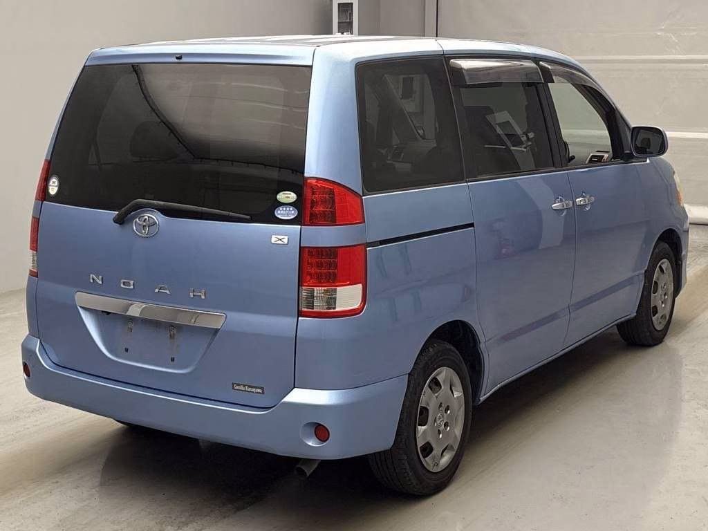 TOYOTA NOAH