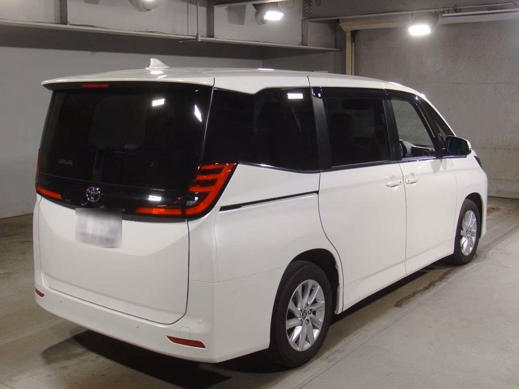 TOYOTA NOAH