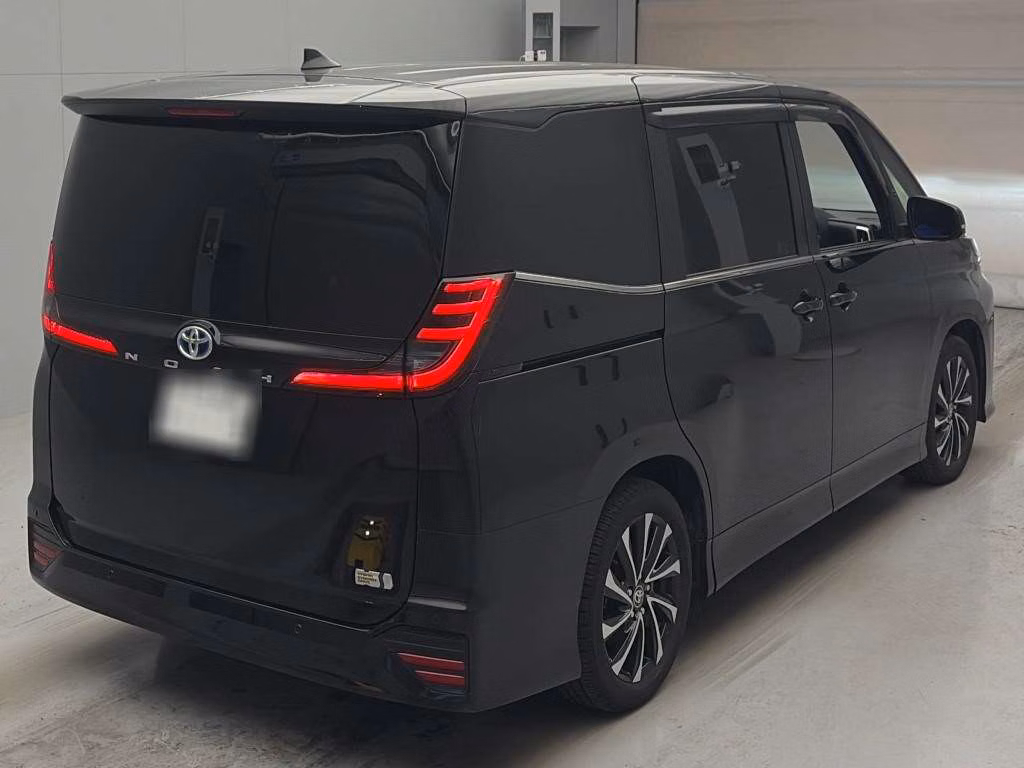 TOYOTA NOAH