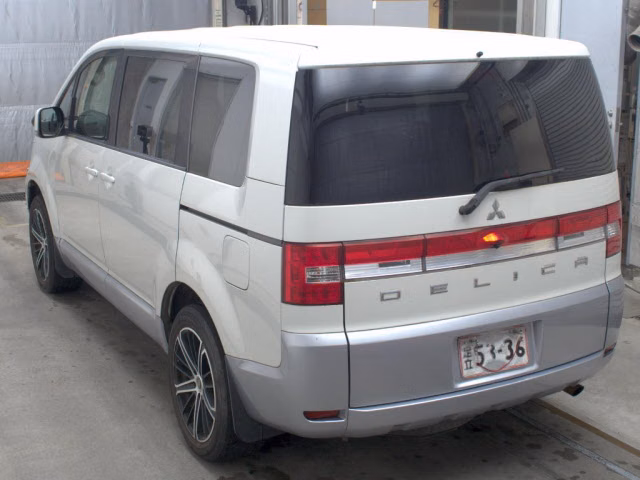 MITSUBISHI DELICA D:5