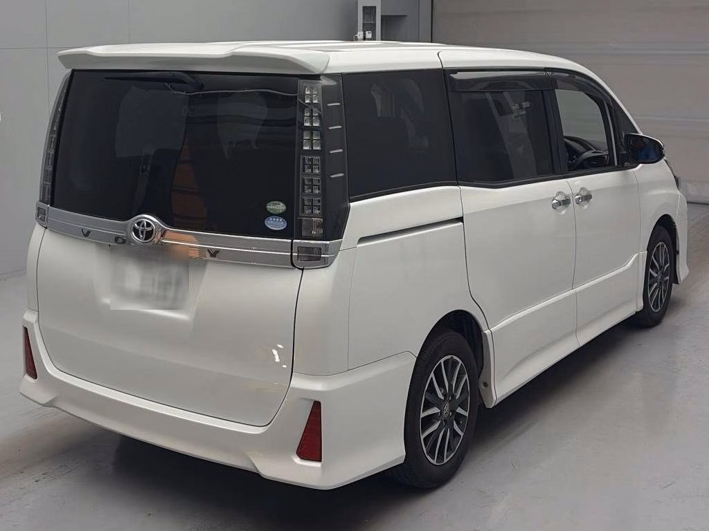 TOYOTA VOXY