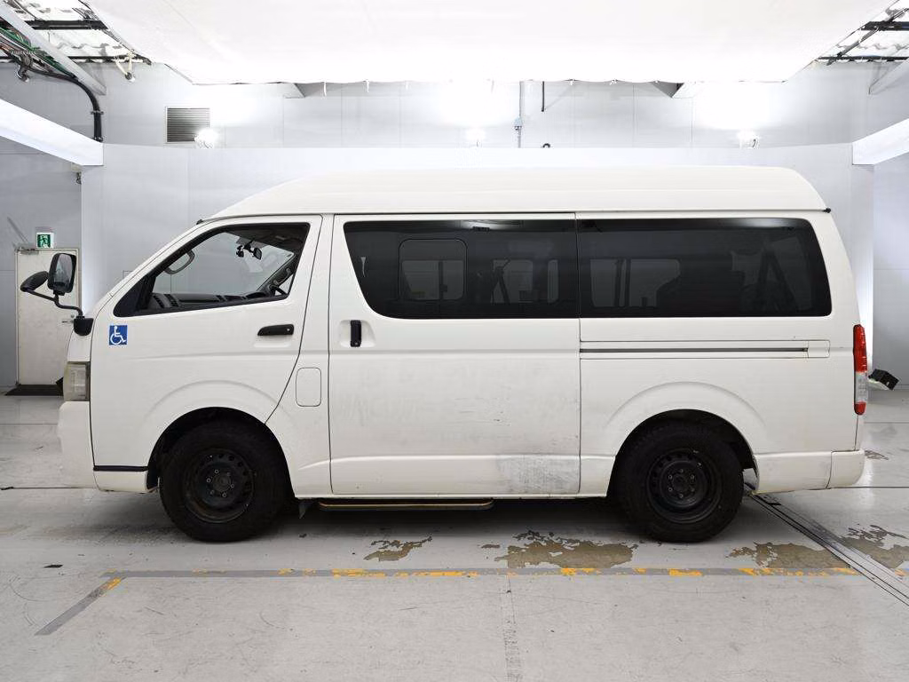 TOYOTA REGIUS ACE