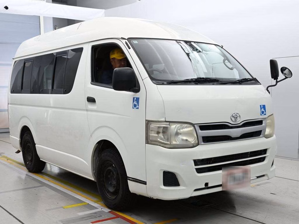 TOYOTA REGIUS ACE