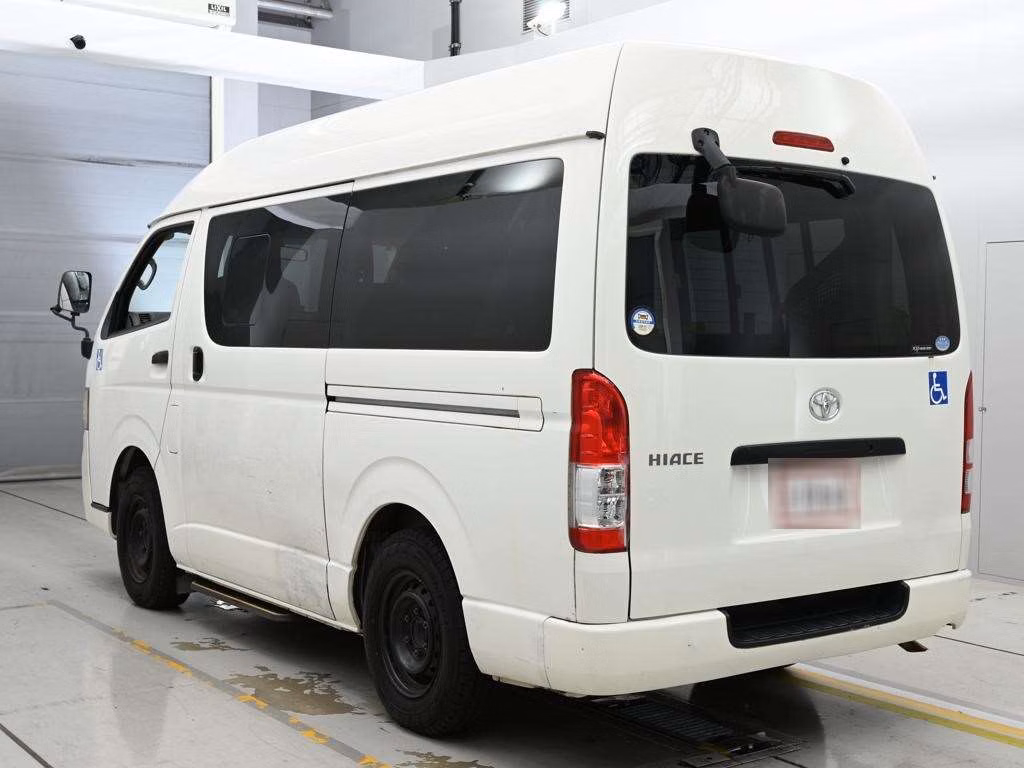 TOYOTA REGIUS ACE