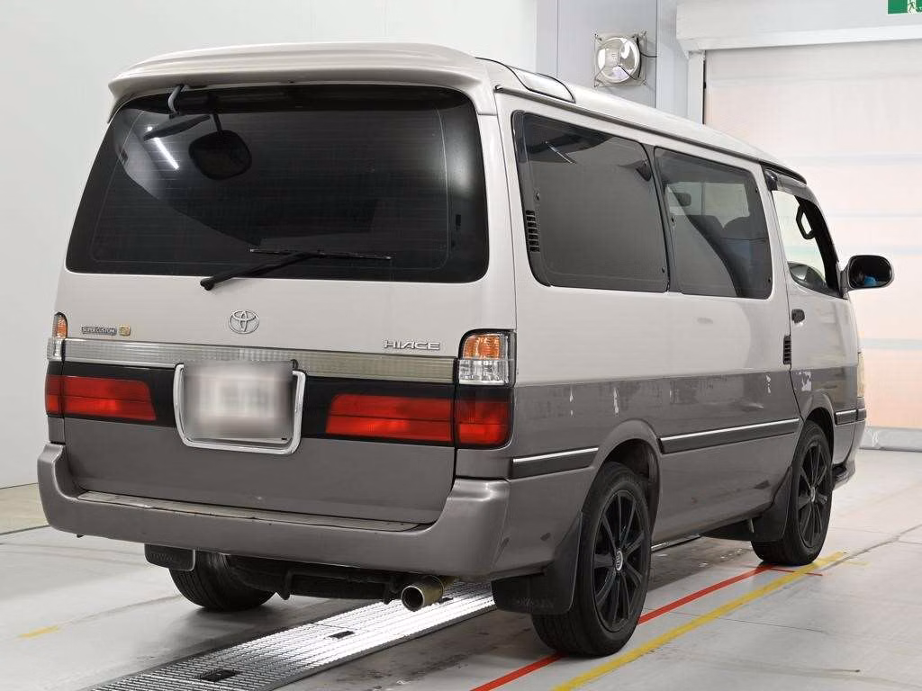 TOYOTA HIACE