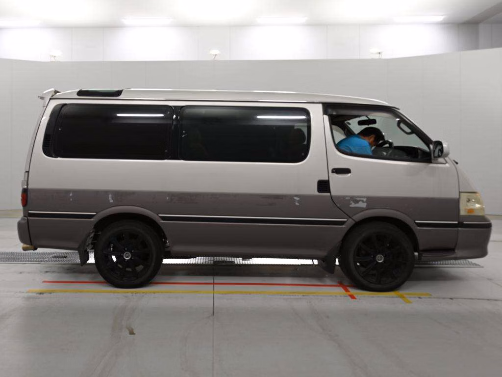 TOYOTA HIACE