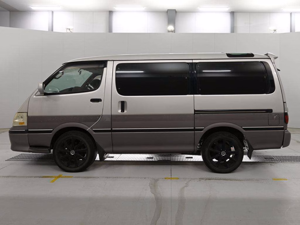 TOYOTA HIACE