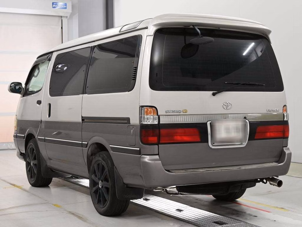 TOYOTA HIACE