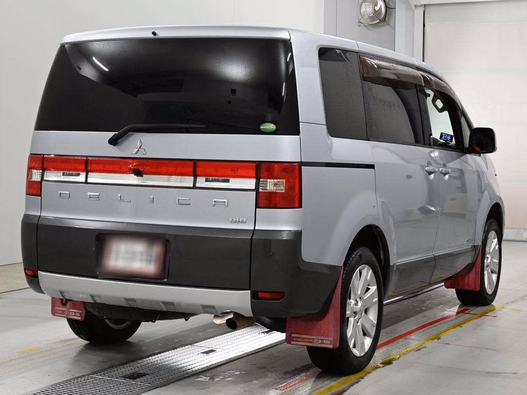 MITSUBISHI DELICA D:5