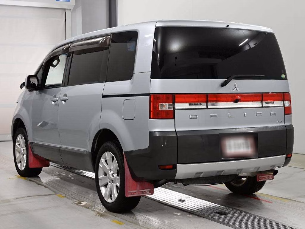 MITSUBISHI DELICA D:5