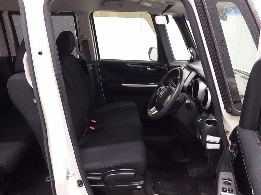 HONDA N-BOX+