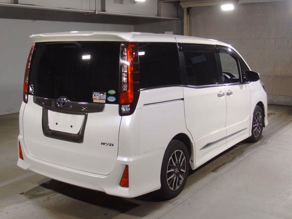 TOYOTA NOAH