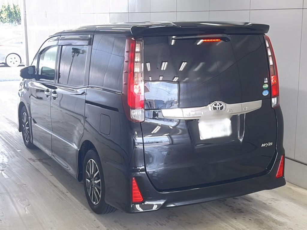 TOYOTA NOAH