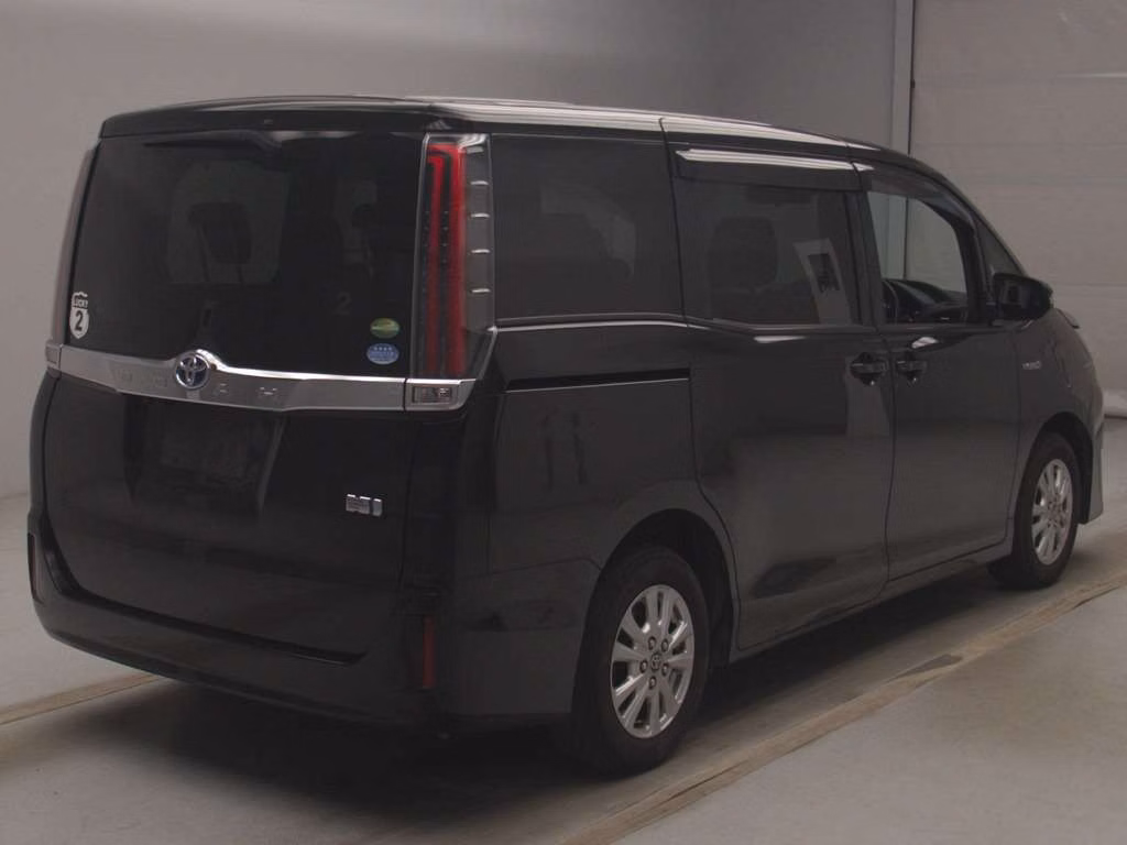 TOYOTA NOAH