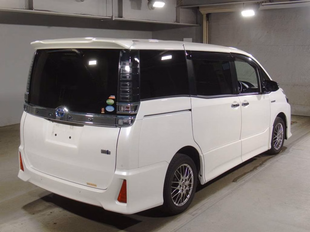 TOYOTA VOXY