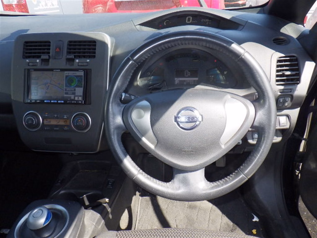 NISSAN LEAF