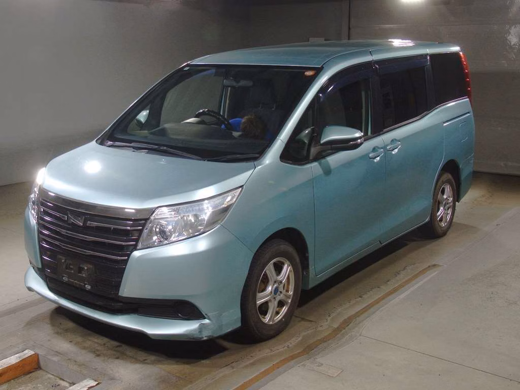 TOYOTA NOAH
