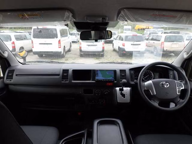 TOYOTA HIACE