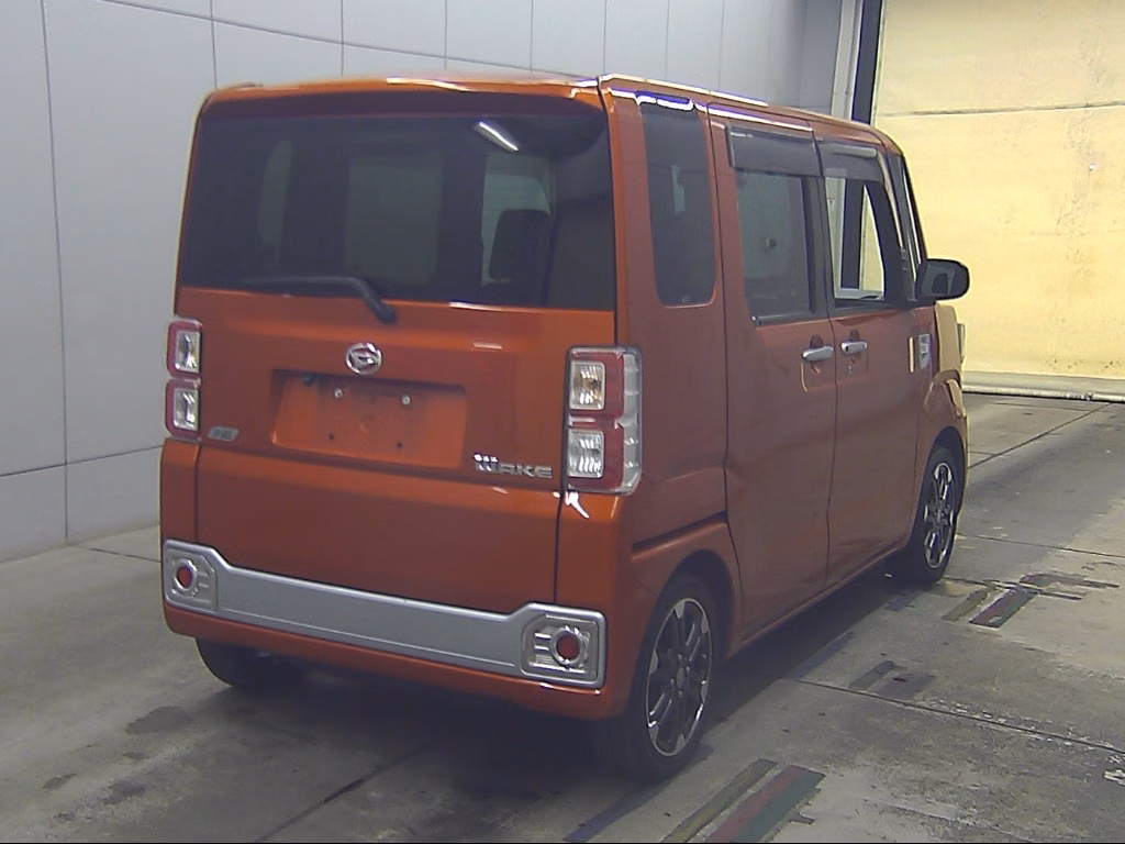 DAIHATSU WAKE