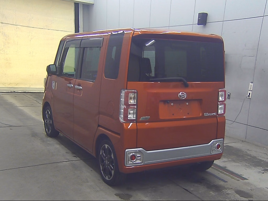 DAIHATSU WAKE