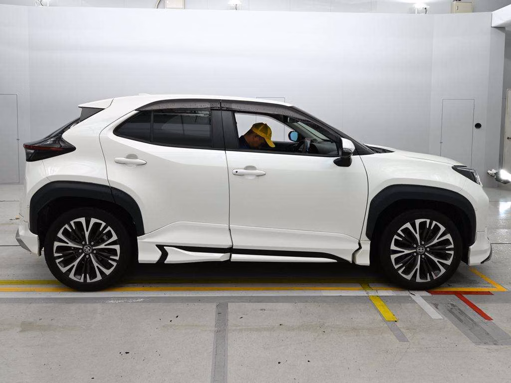 TOYOTA YARIS CROSS