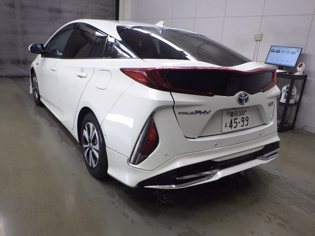 TOYOTA PRIUS PHV