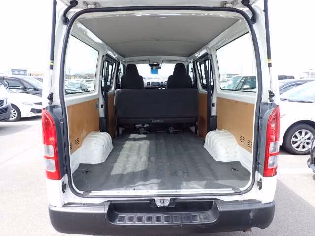TOYOTA REGIUS ACE