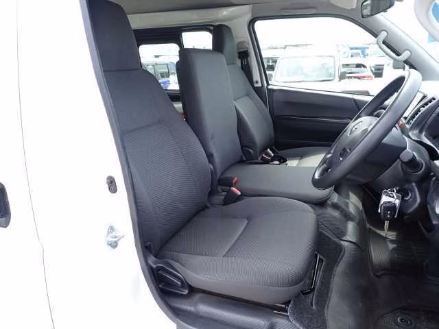 TOYOTA REGIUS ACE