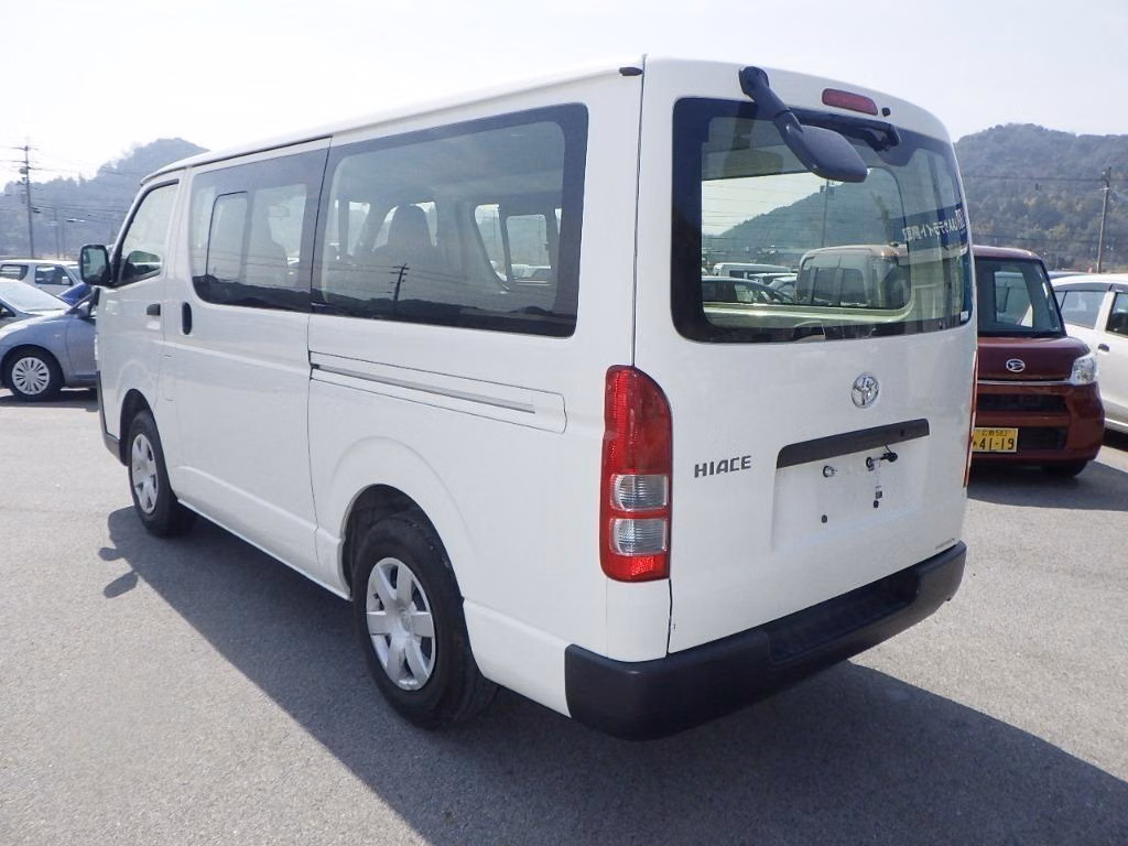 TOYOTA REGIUS ACE