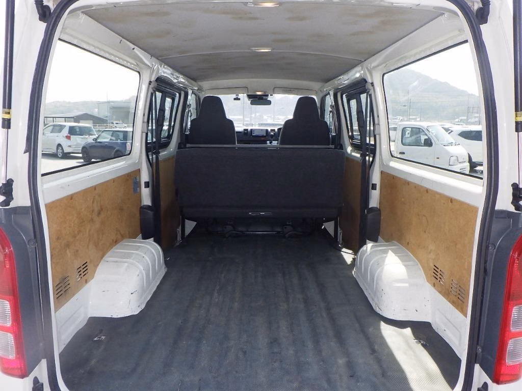 TOYOTA REGIUS ACE