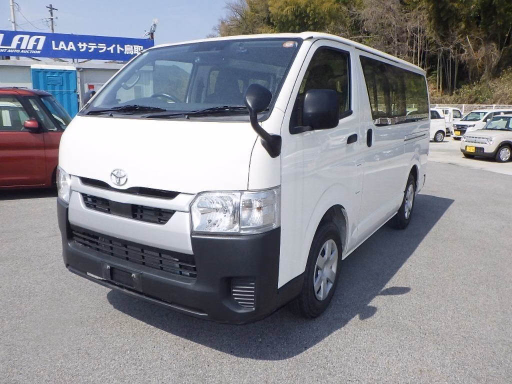 TOYOTA REGIUS ACE
