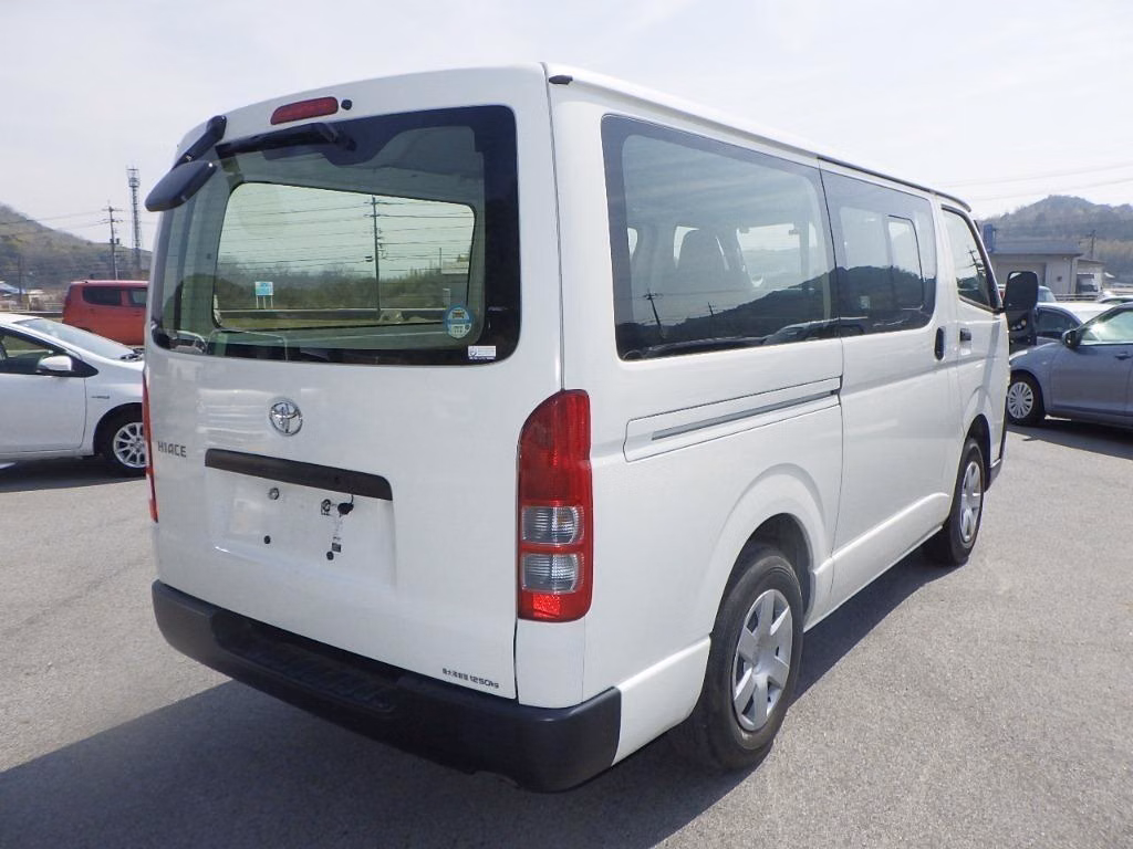 TOYOTA REGIUS ACE
