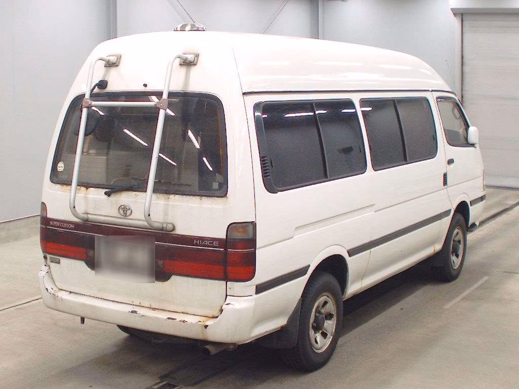 TOYOTA HIACE