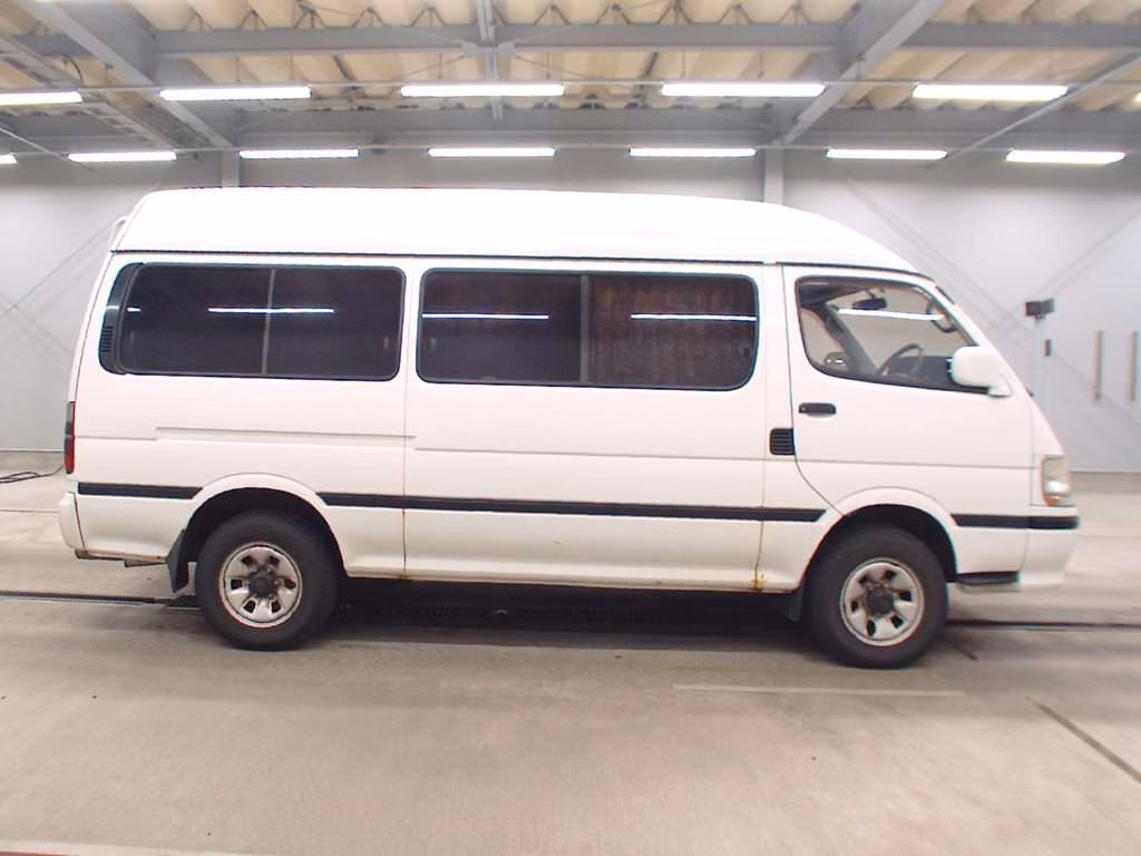 TOYOTA HIACE