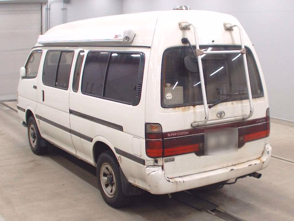 TOYOTA HIACE