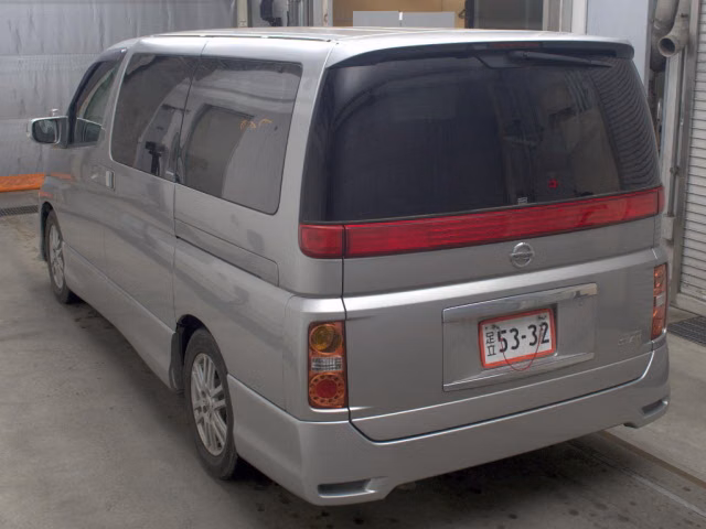 NISSAN ELGRAND