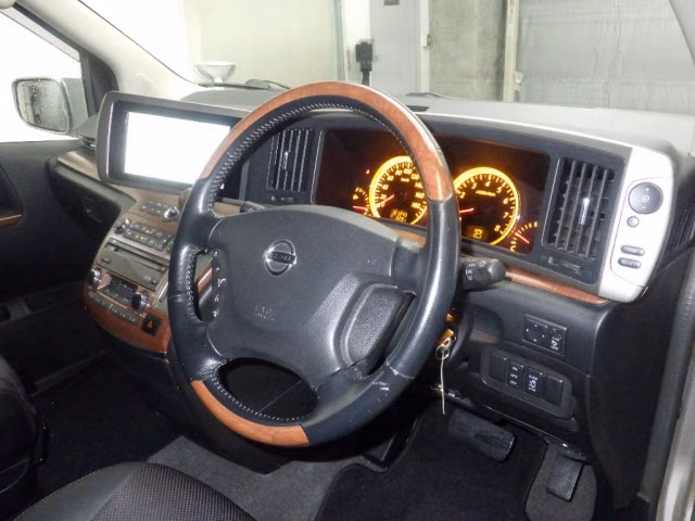 NISSAN ELGRAND