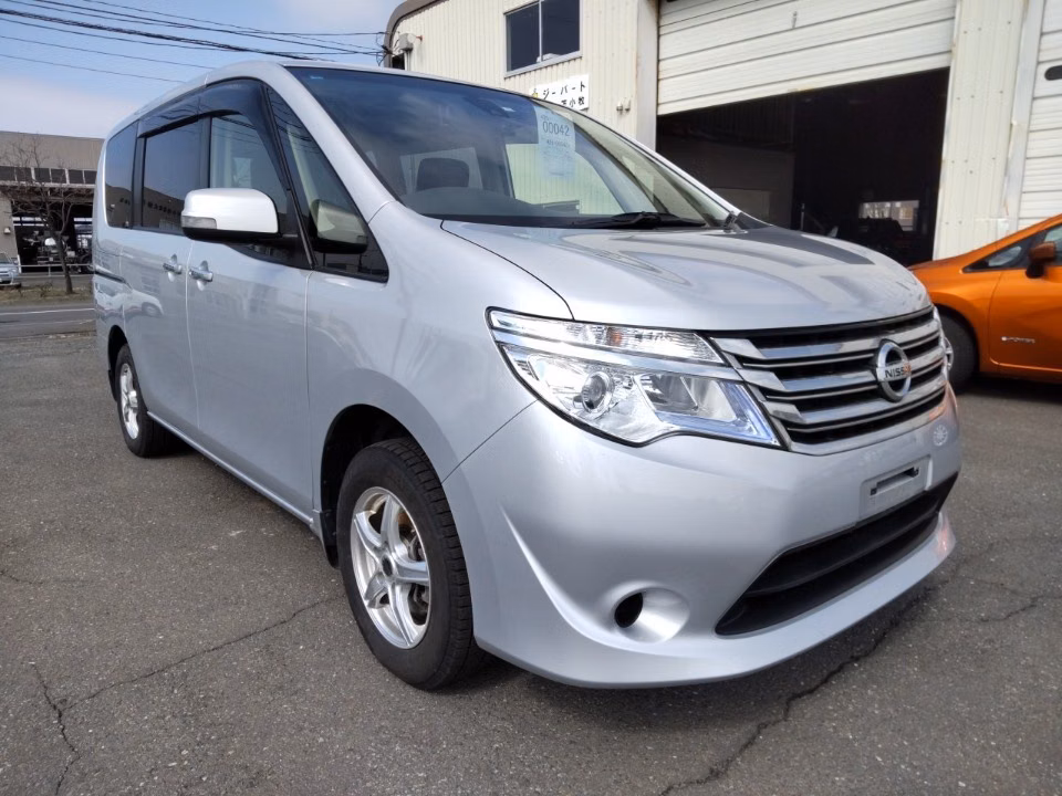 NISSAN SERENA