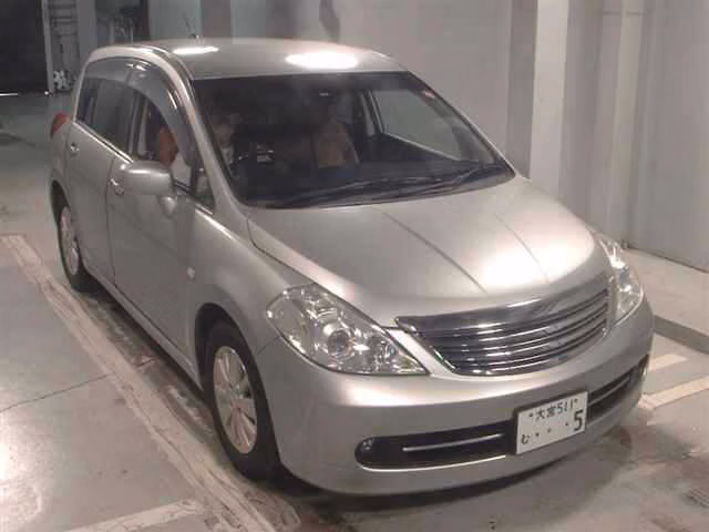 NISSAN TIIDA