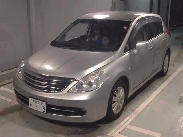 NISSAN TIIDA